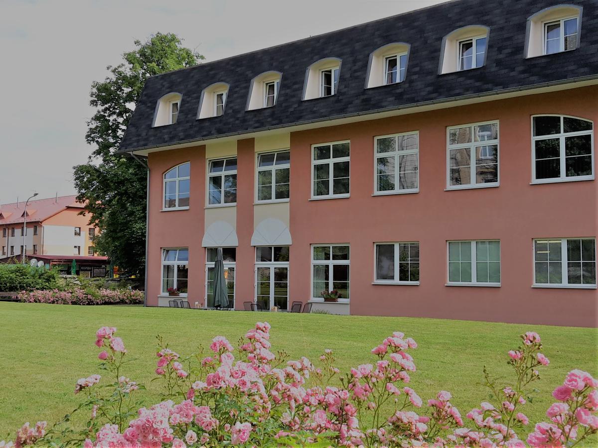 Vzdelavaci Stredisko A Hotel Варнсдорф Екстериор снимка