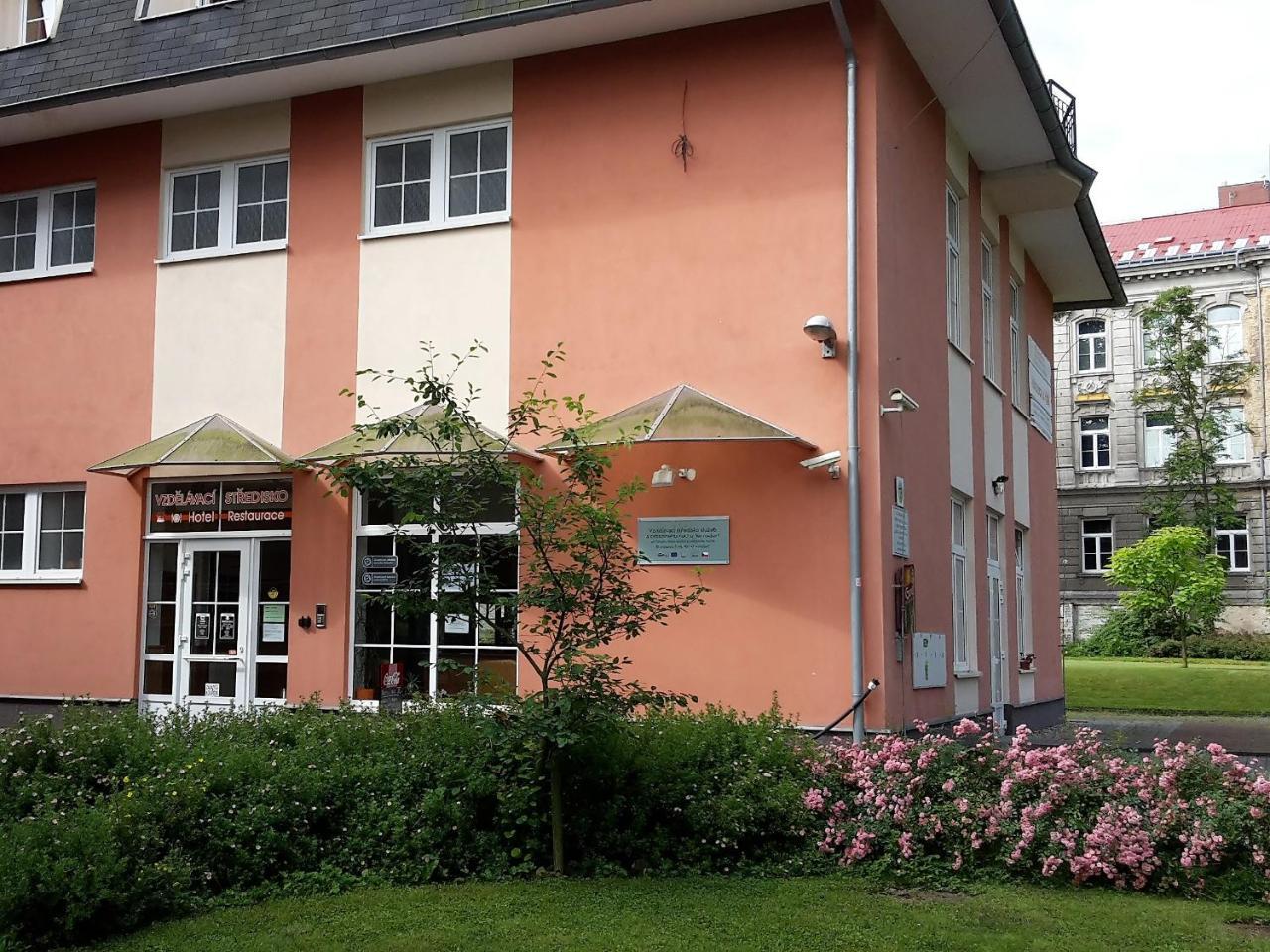 Vzdelavaci Stredisko A Hotel Варнсдорф Екстериор снимка